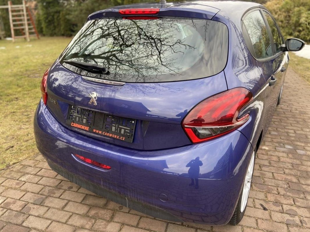 Peugeot 208 foto 8