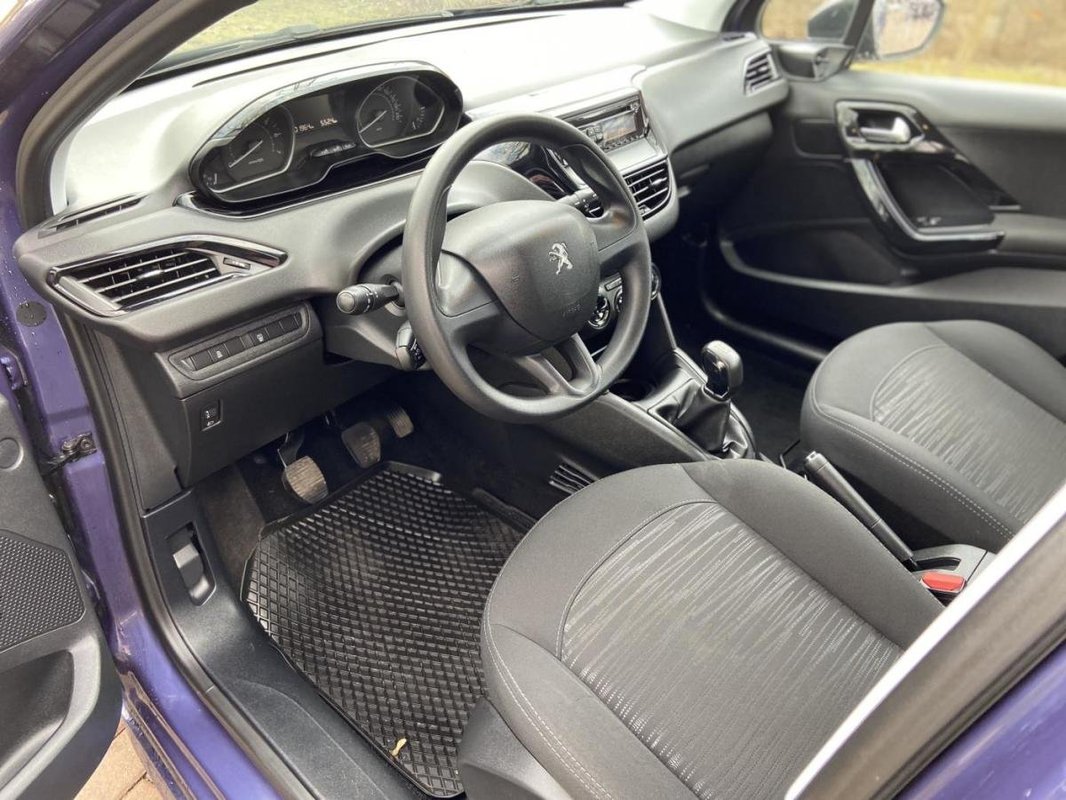 Peugeot 208 foto 9