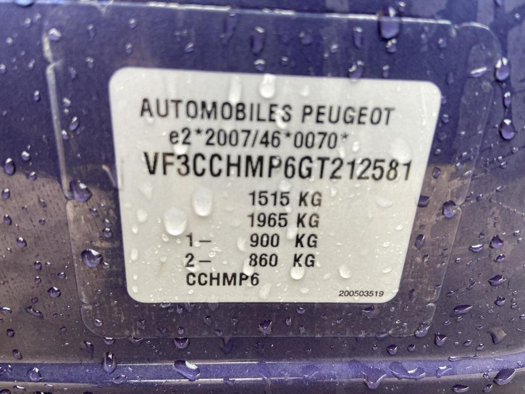 Peugeot 208 foto 15