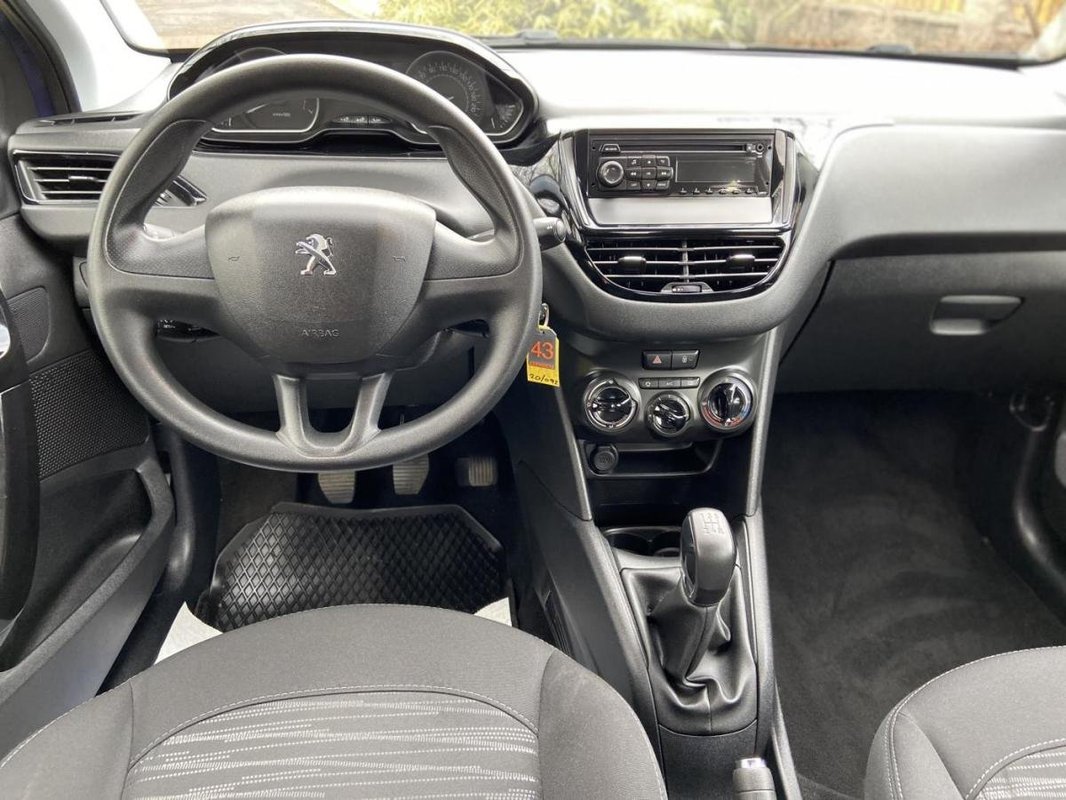 Peugeot 208 foto 16