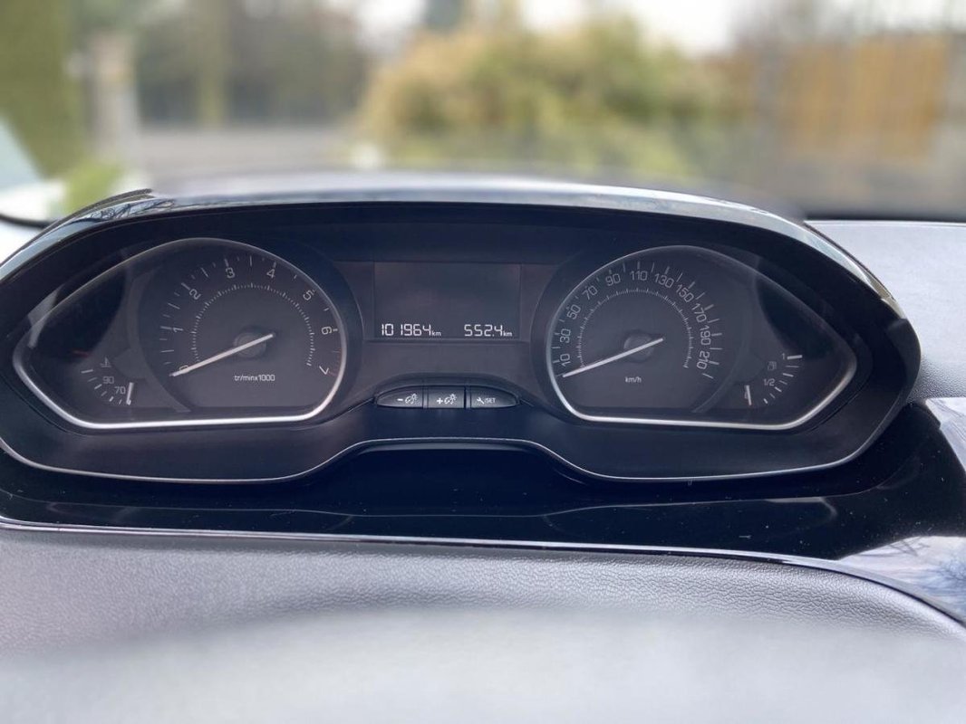 Peugeot 208 foto 18