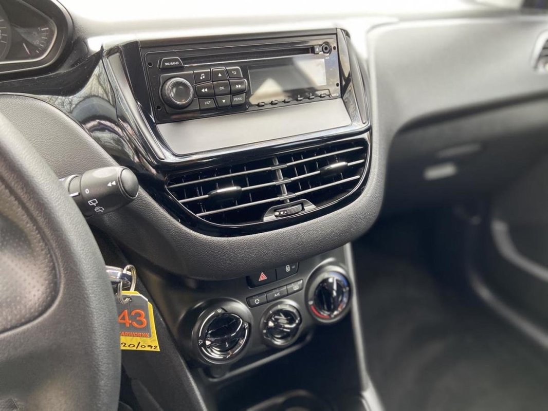 Peugeot 208 foto 20