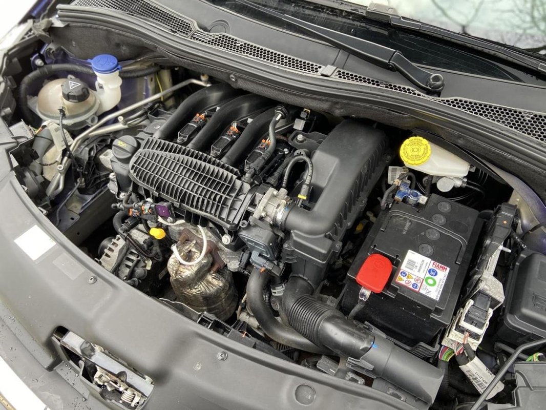 Peugeot 208 foto 25