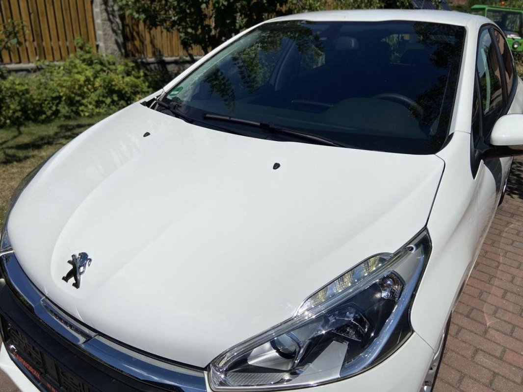 Peugeot 208 foto 2