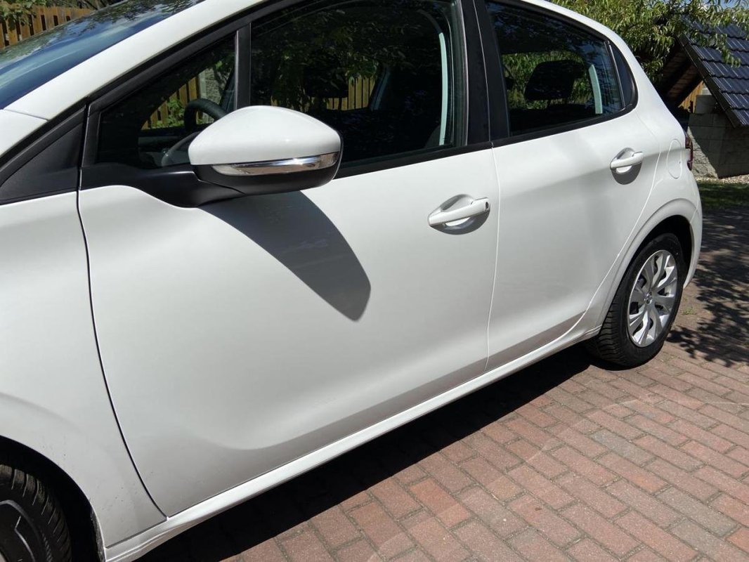 Peugeot 208 foto 3