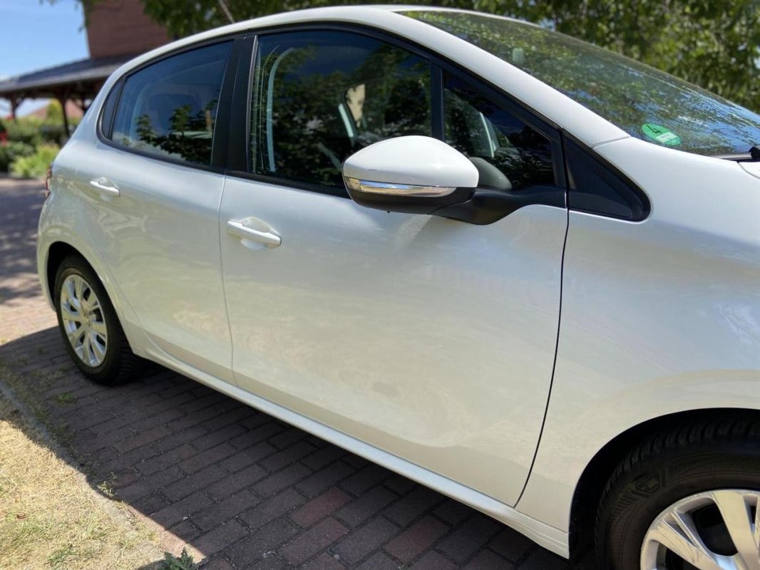 Peugeot 208 foto 4