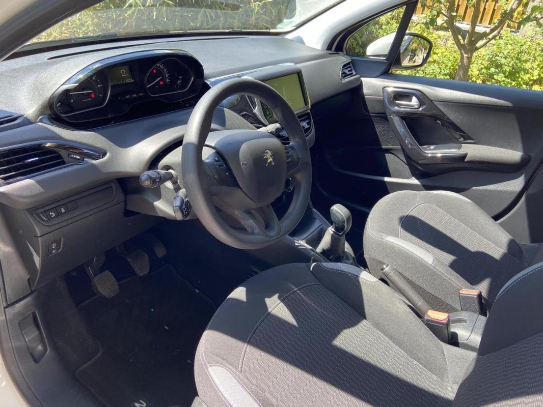 Peugeot 208 foto 6