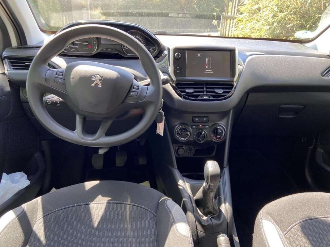 Peugeot 208 foto 13