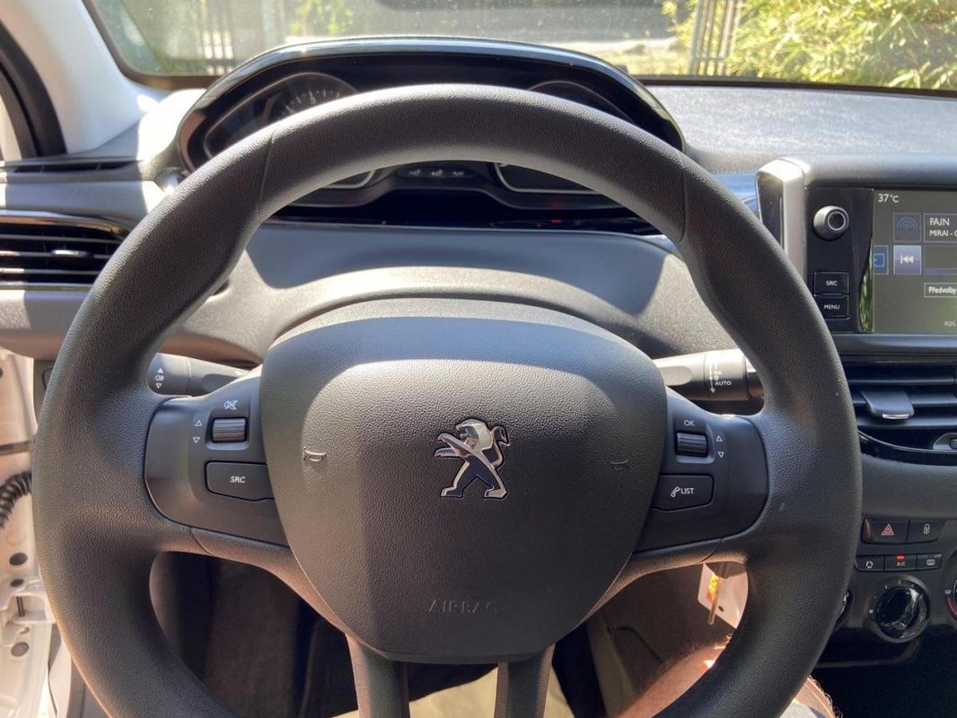 Peugeot 208 foto 15