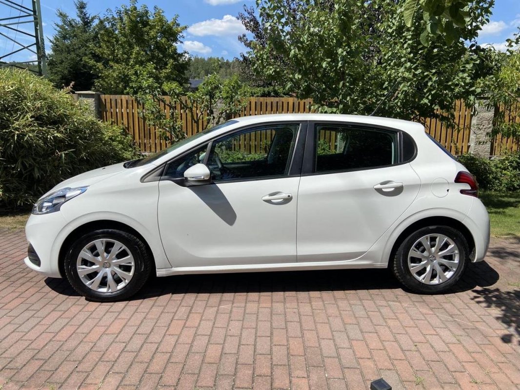 Peugeot 208 foto 26