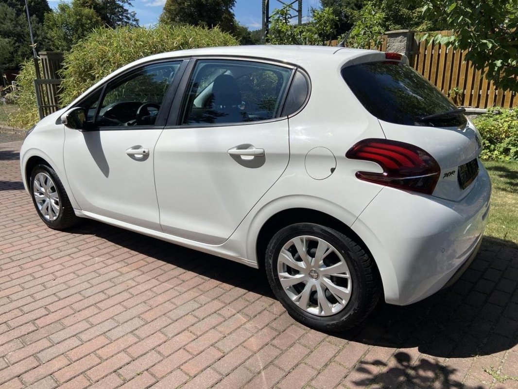 Peugeot 208 foto 27