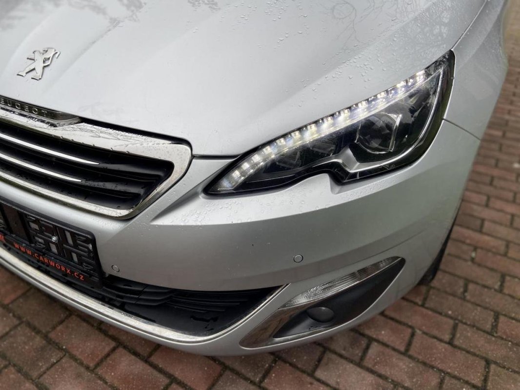 Peugeot 308 foto 2