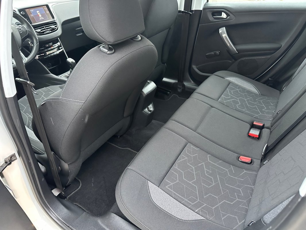 Peugeot 2008 foto 3