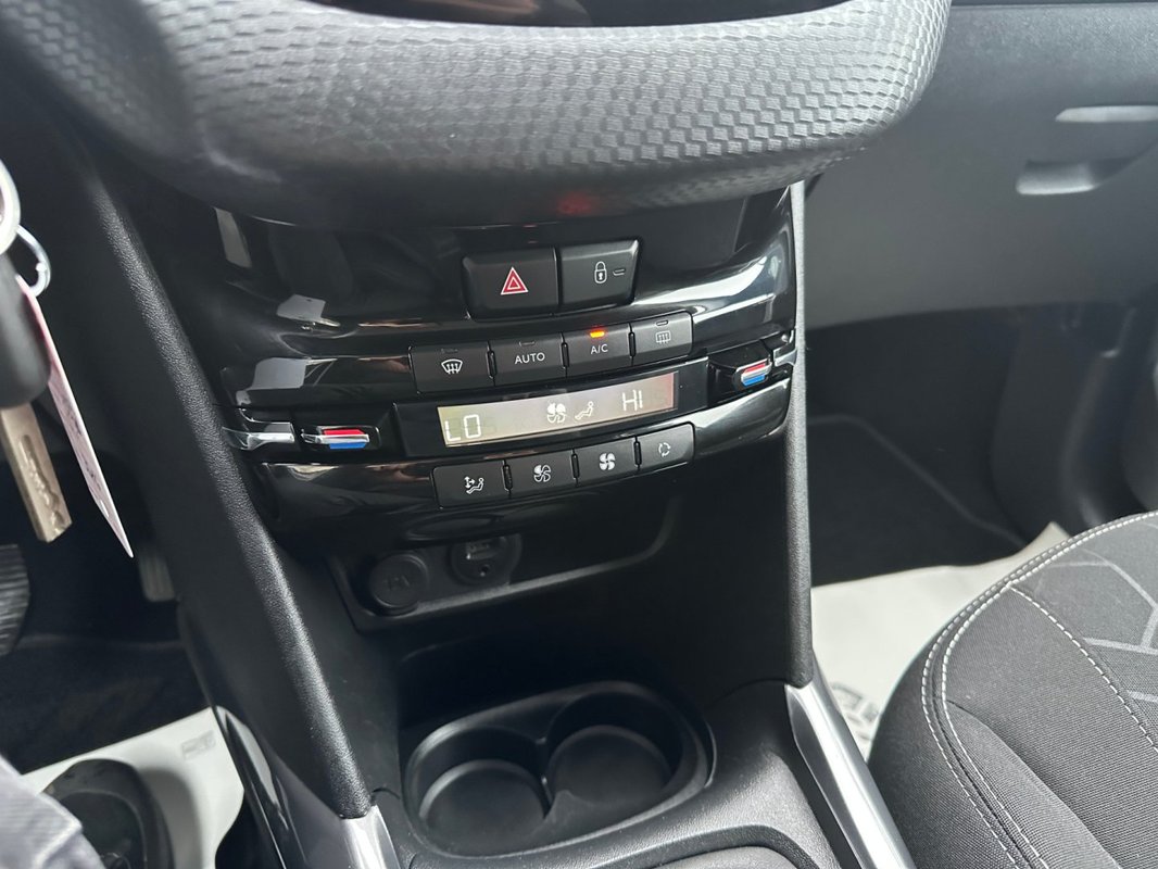 Peugeot 2008 foto 11