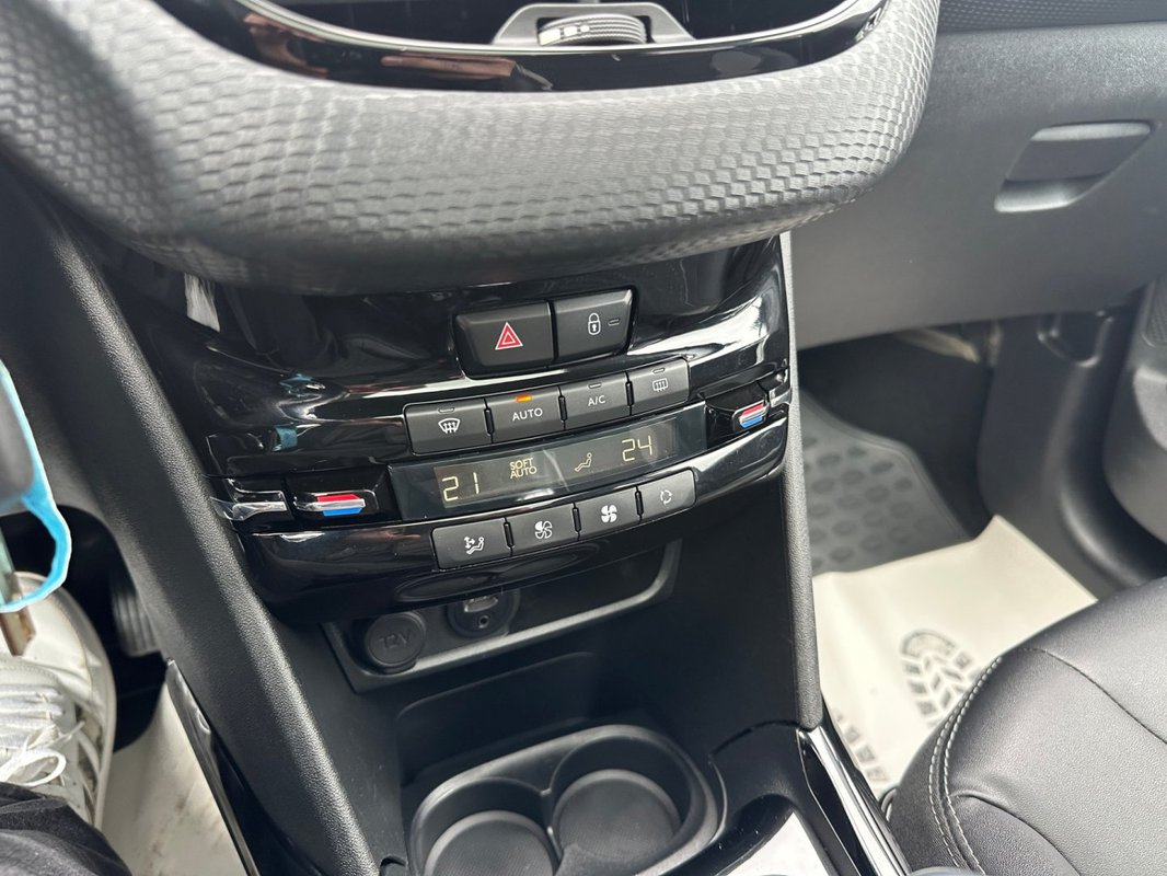 Peugeot 2008 foto 14