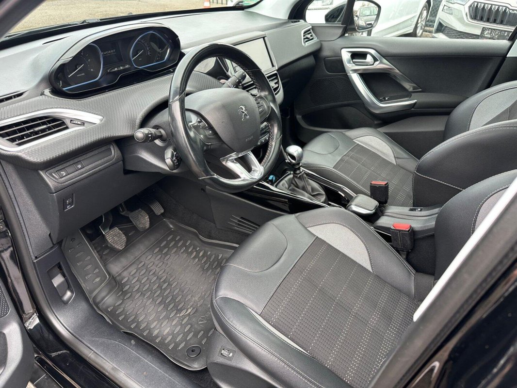 Peugeot 2008 foto 24