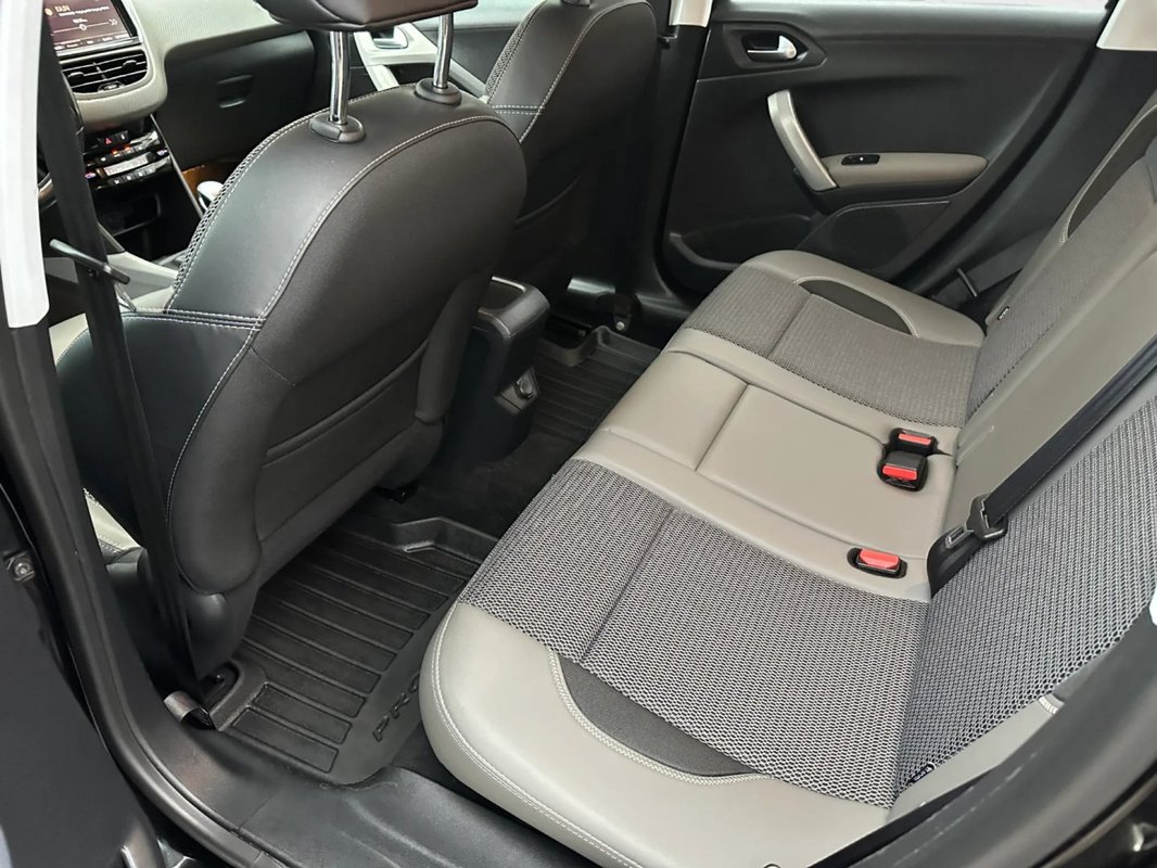 Peugeot 2008 foto 2