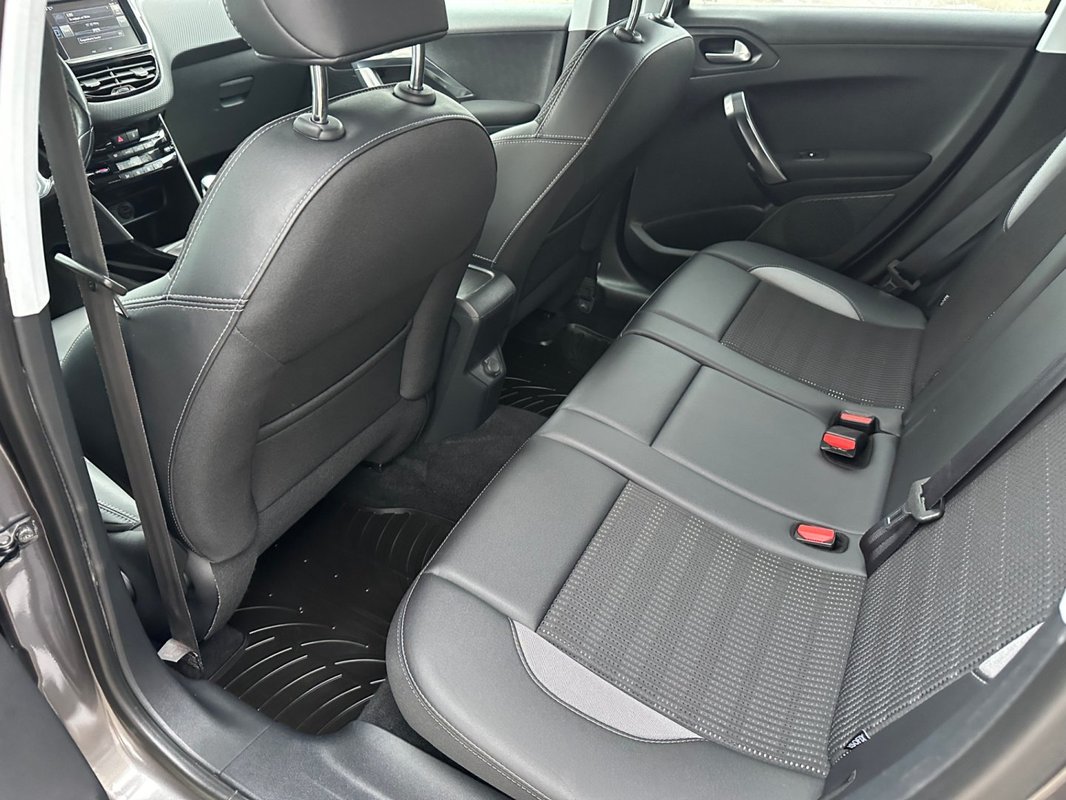 Peugeot 2008 foto 2