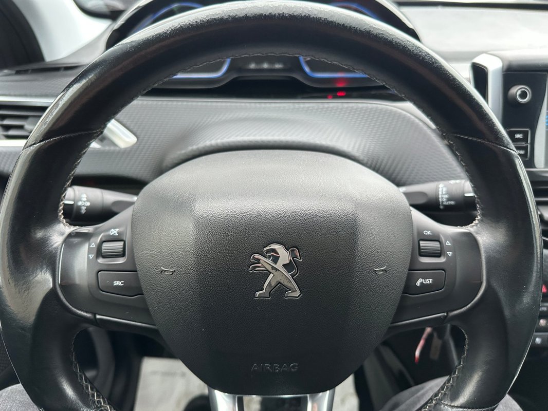 Peugeot 2008 foto 8