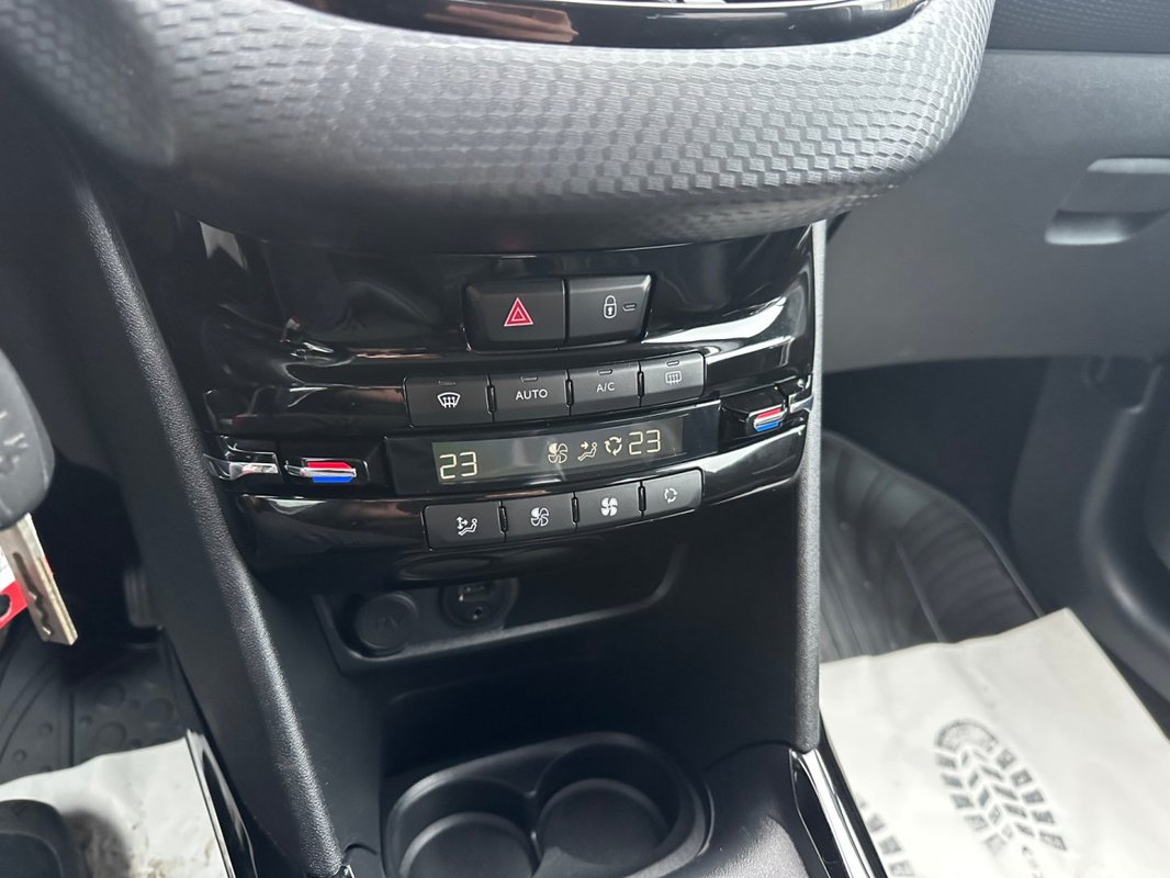 Peugeot 2008 foto 11