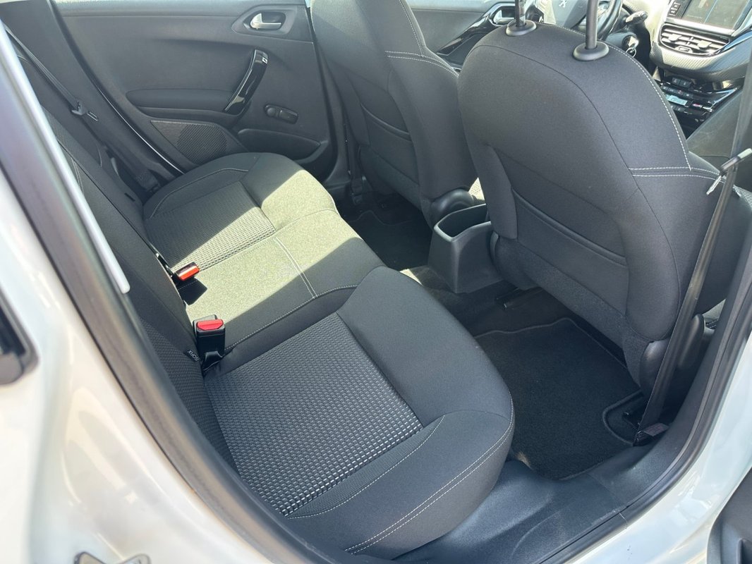 Peugeot 208 foto 4