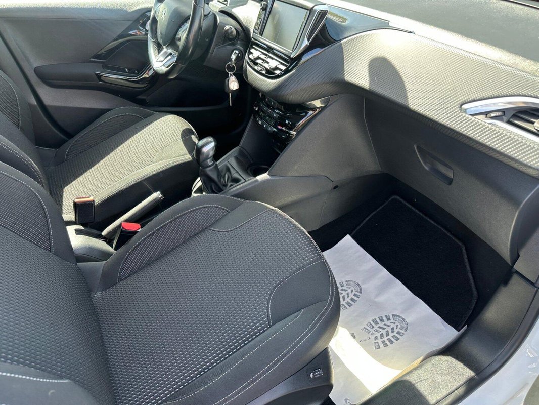 Peugeot 208 foto 5