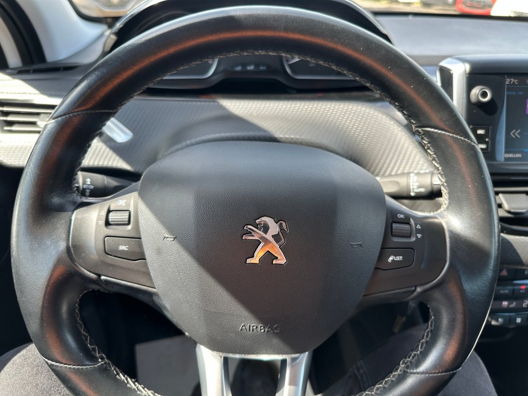 Peugeot 208 foto 9