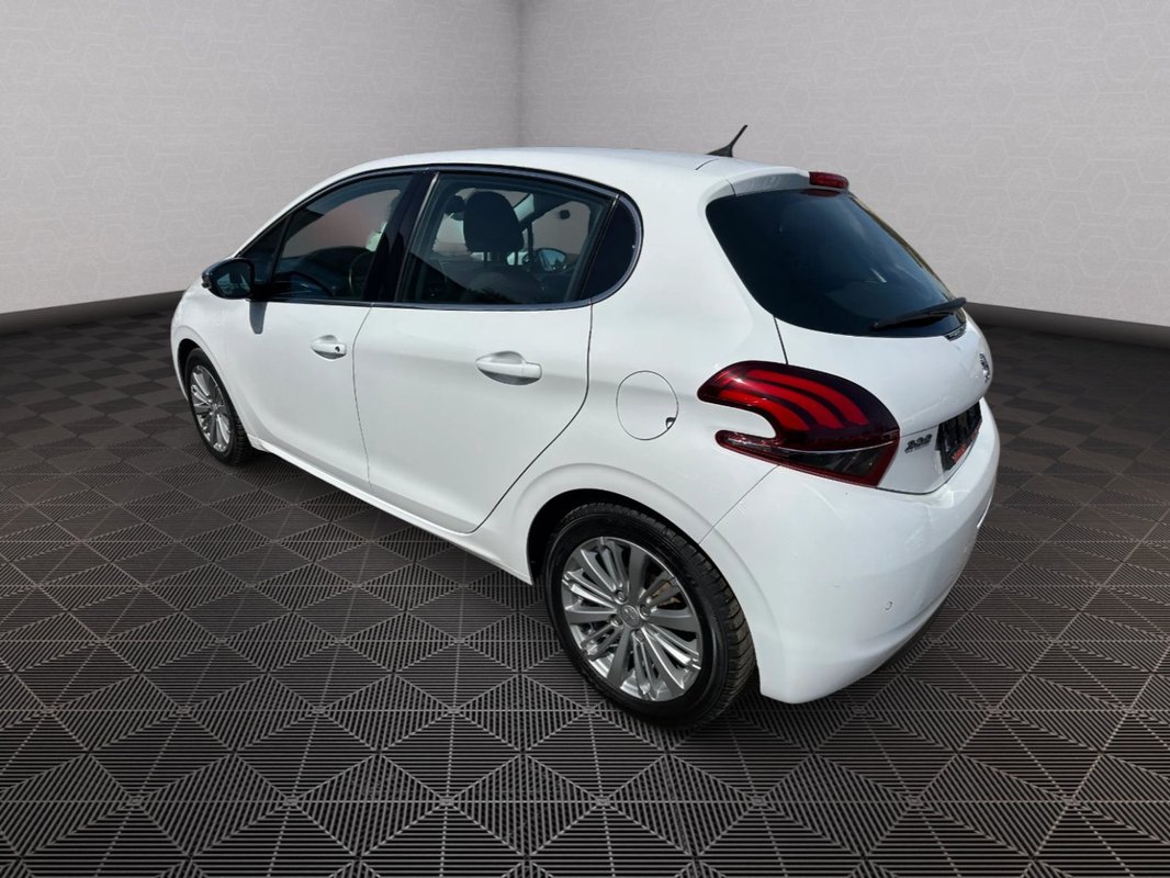 Peugeot 208 foto 18