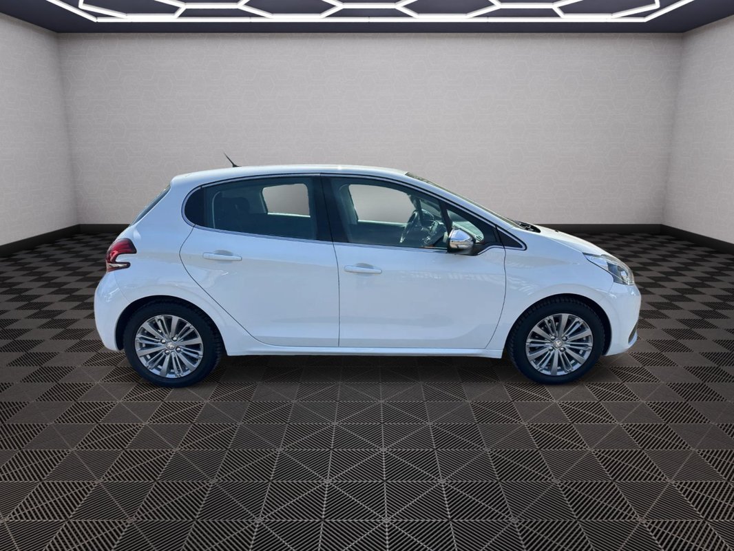Peugeot 208 foto 21
