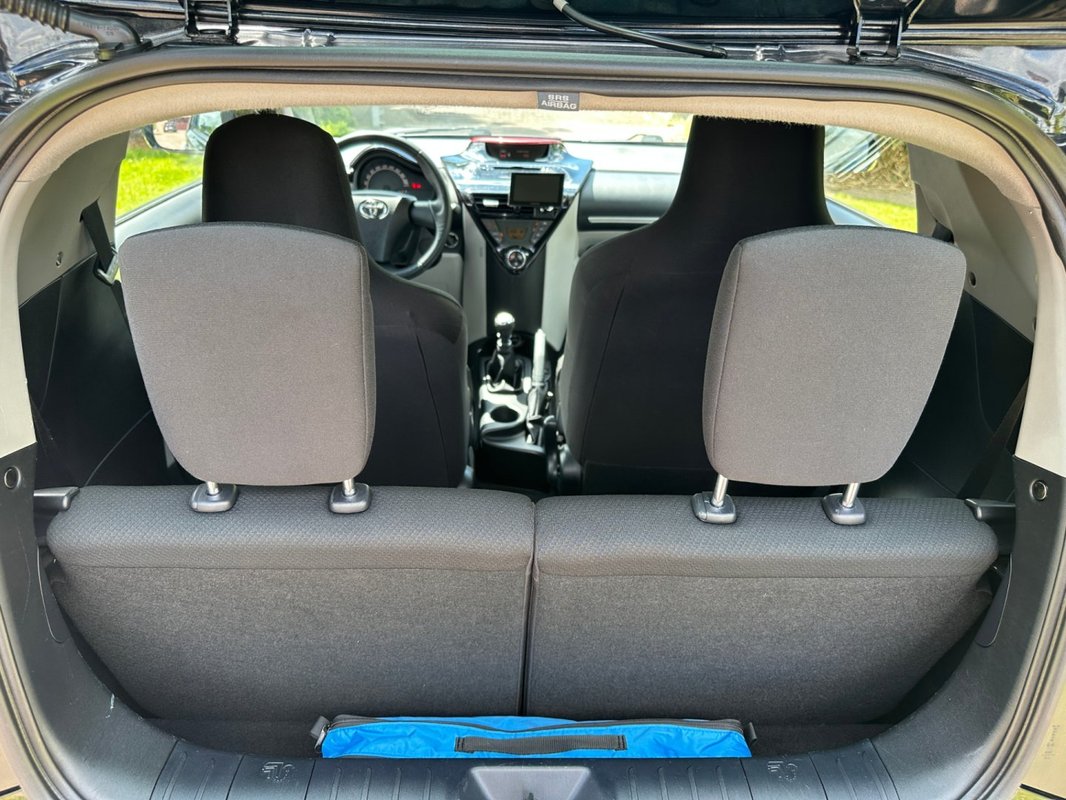 Toyota iQ foto 2