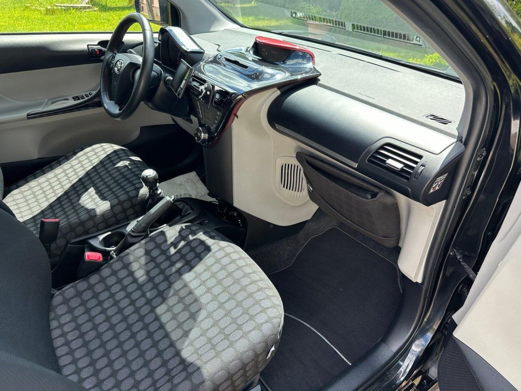 Toyota iQ foto 3