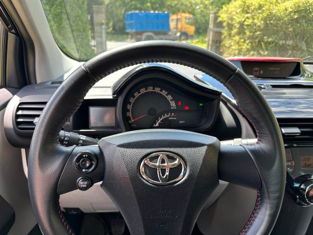Toyota iQ foto 4