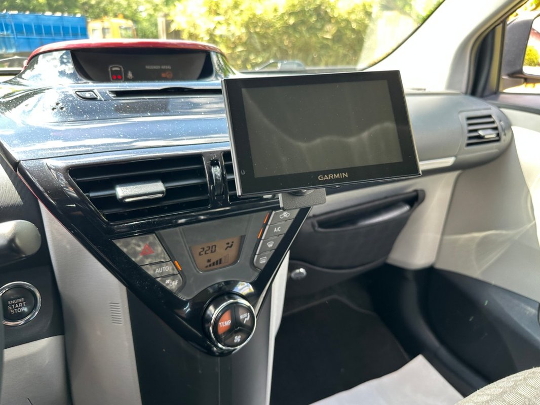 Toyota iQ foto 6