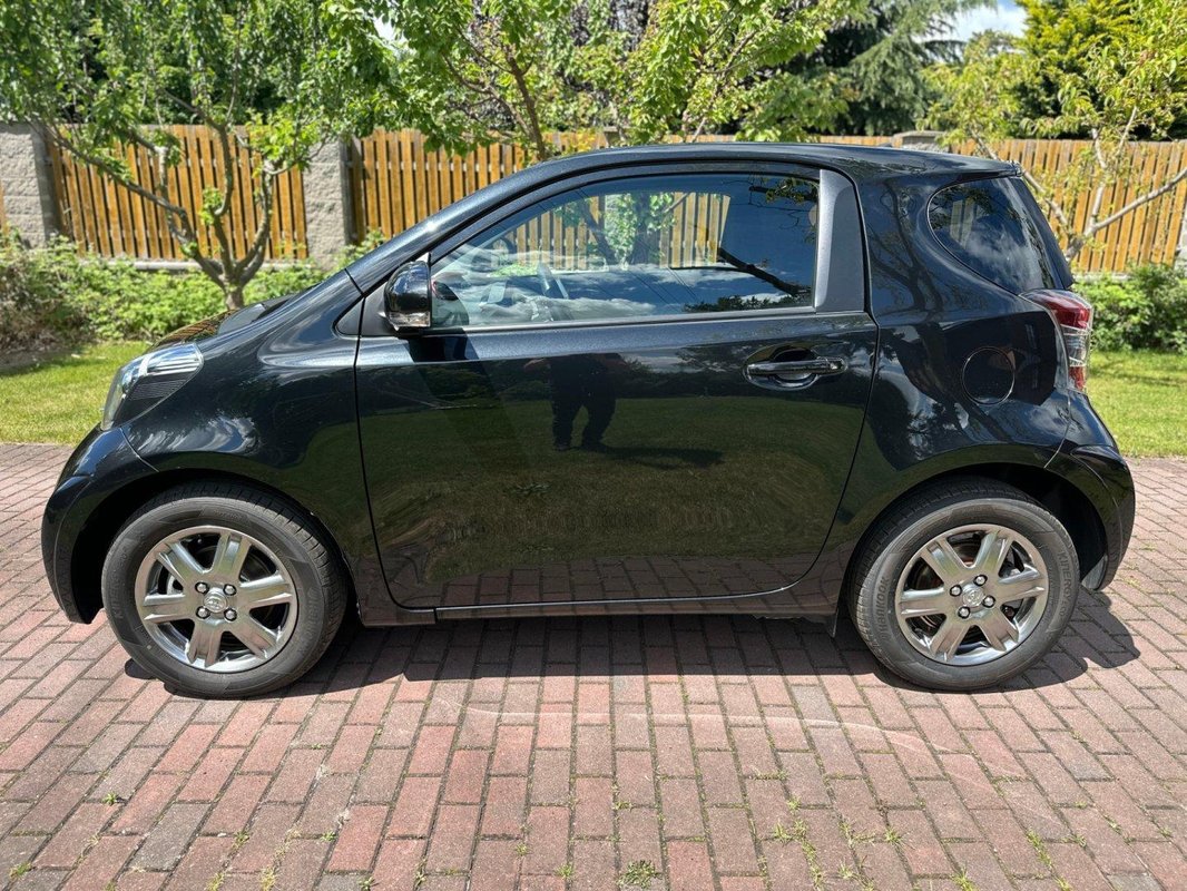 Toyota iQ foto 11