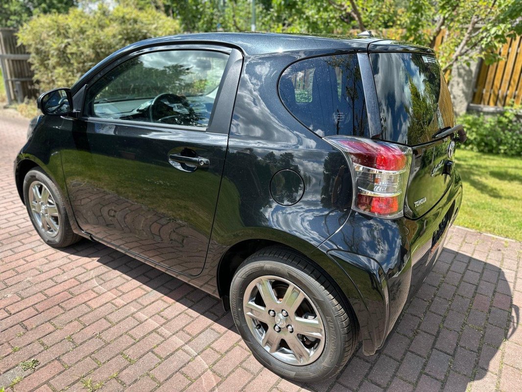 Toyota iQ foto 12