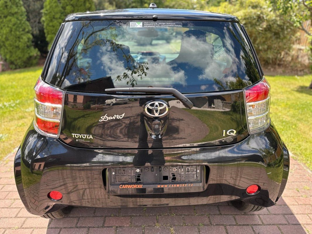 Toyota iQ foto 13