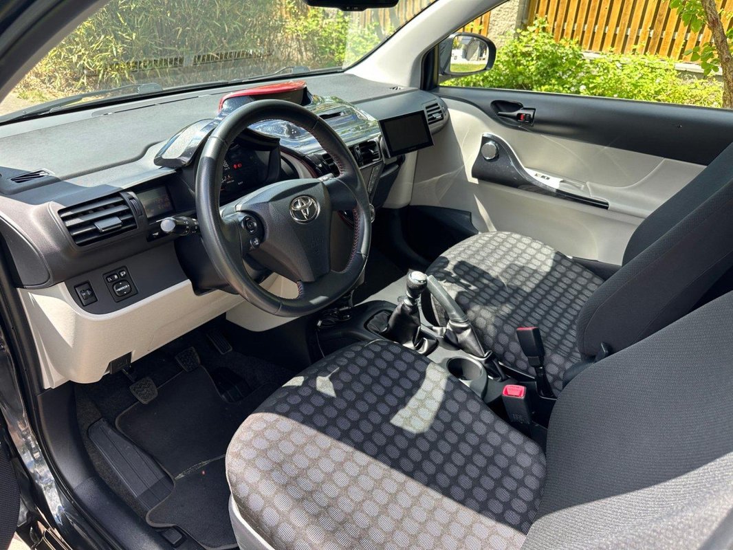 Toyota iQ foto 16
