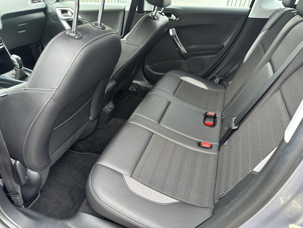 Peugeot 2008 foto 3