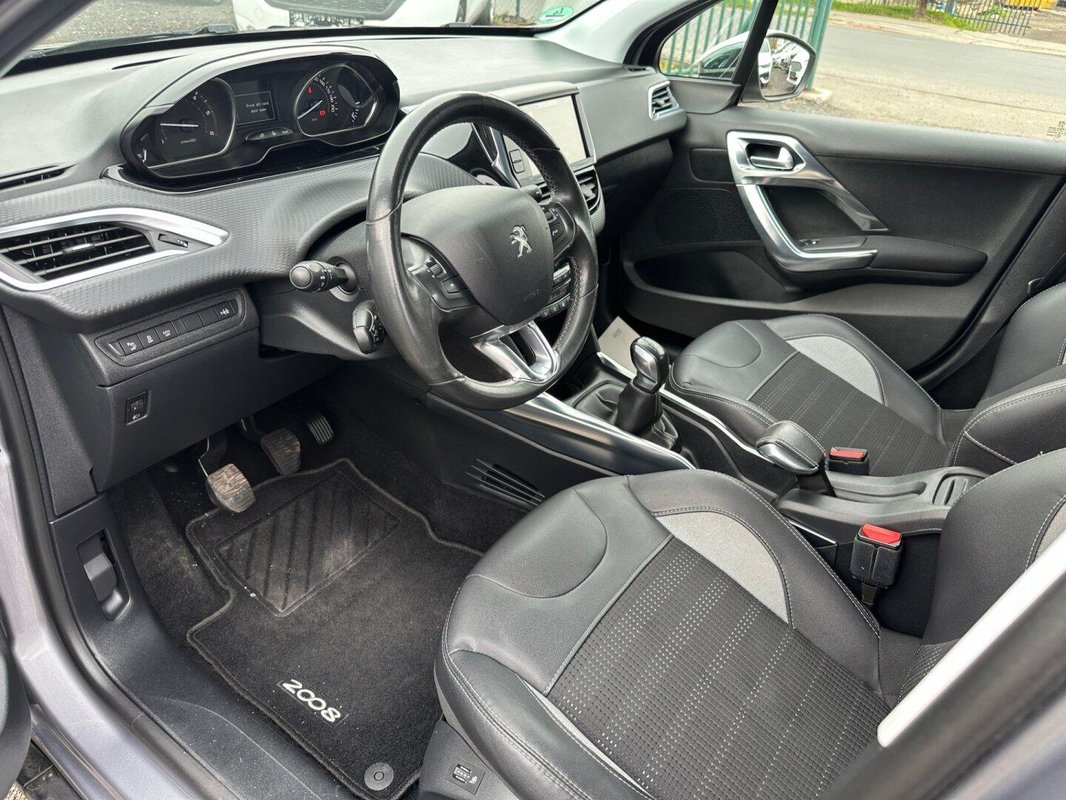 Peugeot 2008 foto 24