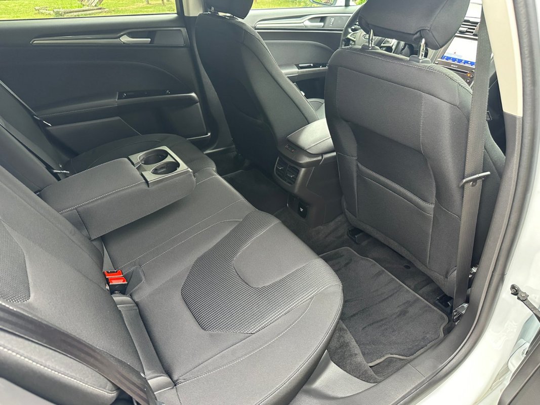 Ford Mondeo foto 11