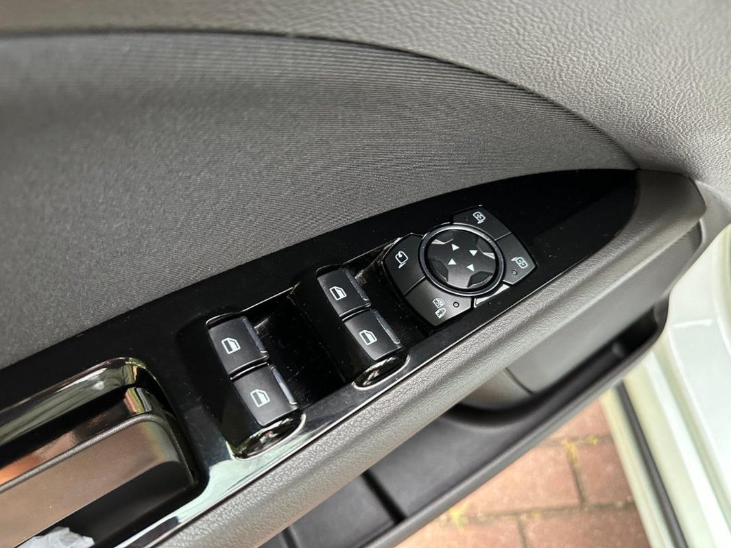 Ford Mondeo foto 16