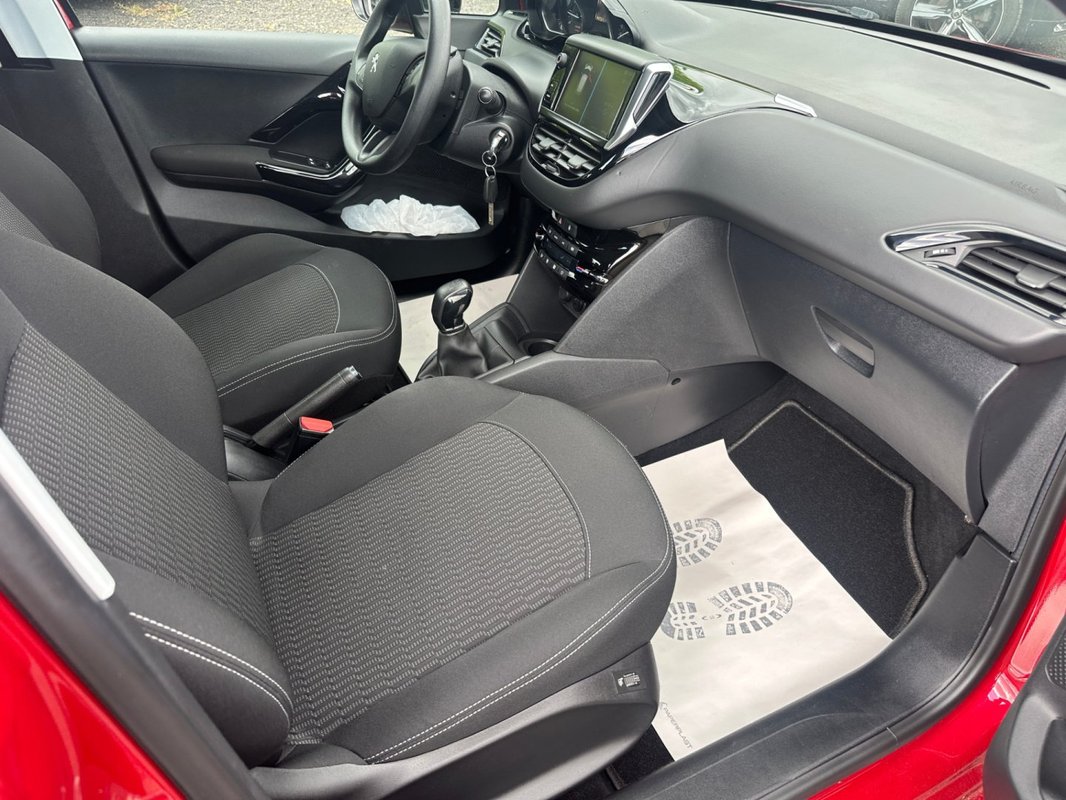 Peugeot 208 foto 6