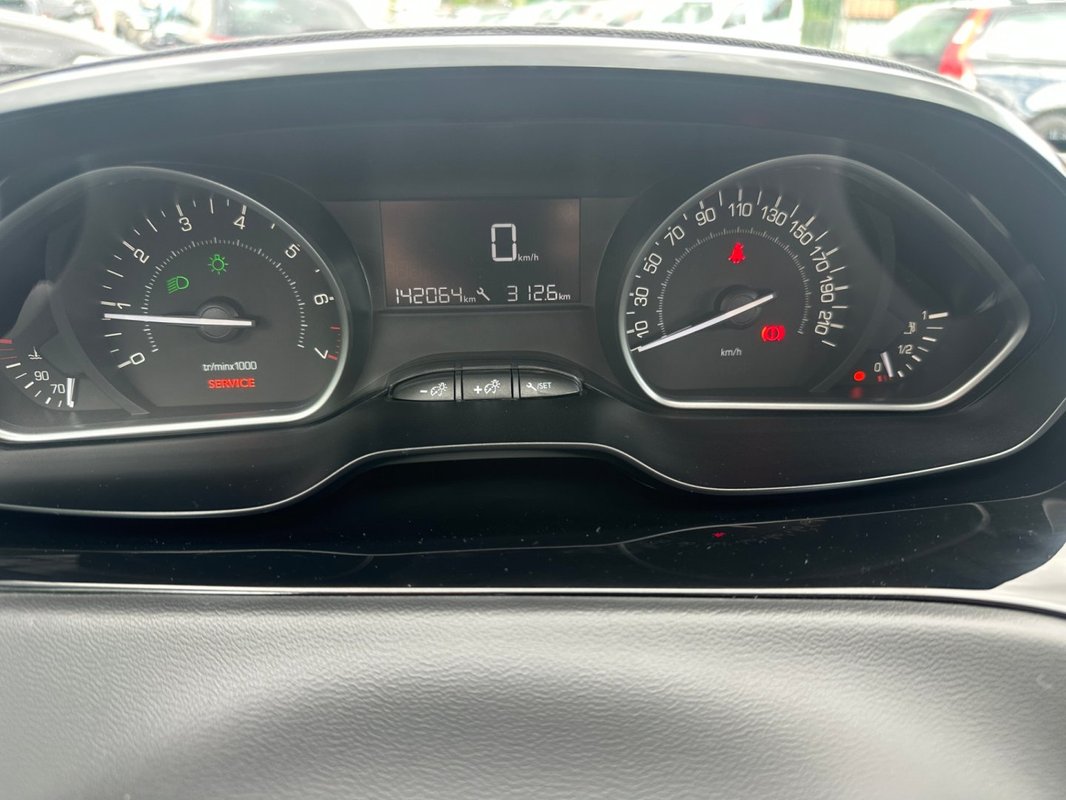 Peugeot 208 foto 8