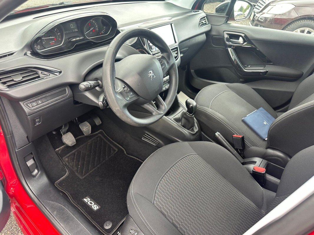 Peugeot 208 foto 23