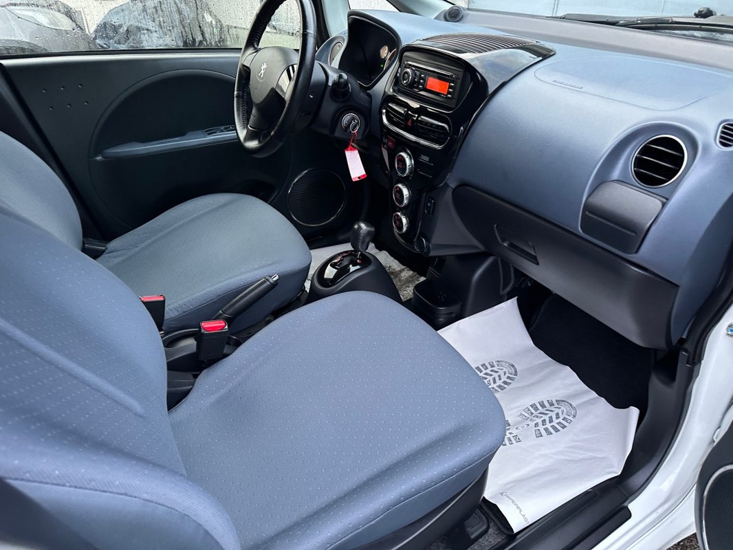 Peugeot iOn foto 6