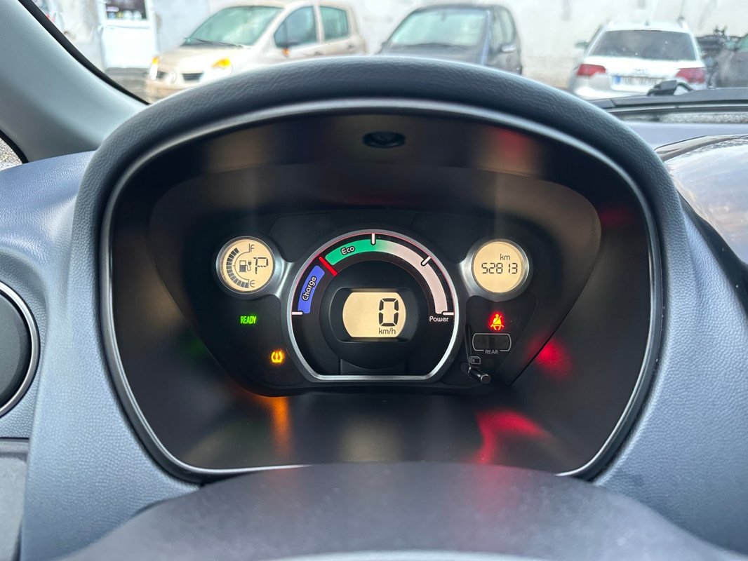 Peugeot iOn foto 7