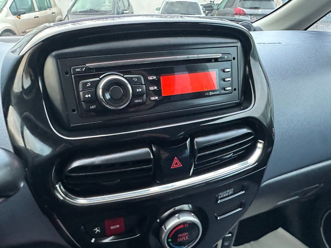 Peugeot iOn foto 8