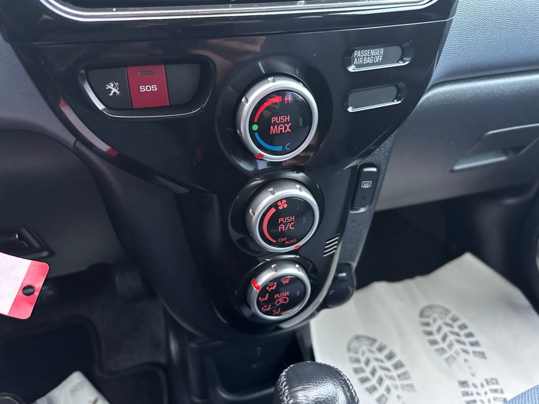 Peugeot iOn foto 9