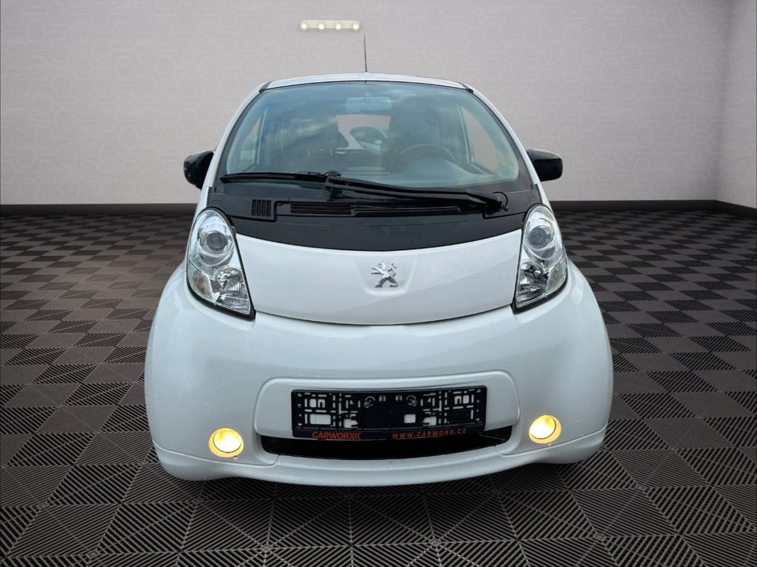 Peugeot iOn foto 12