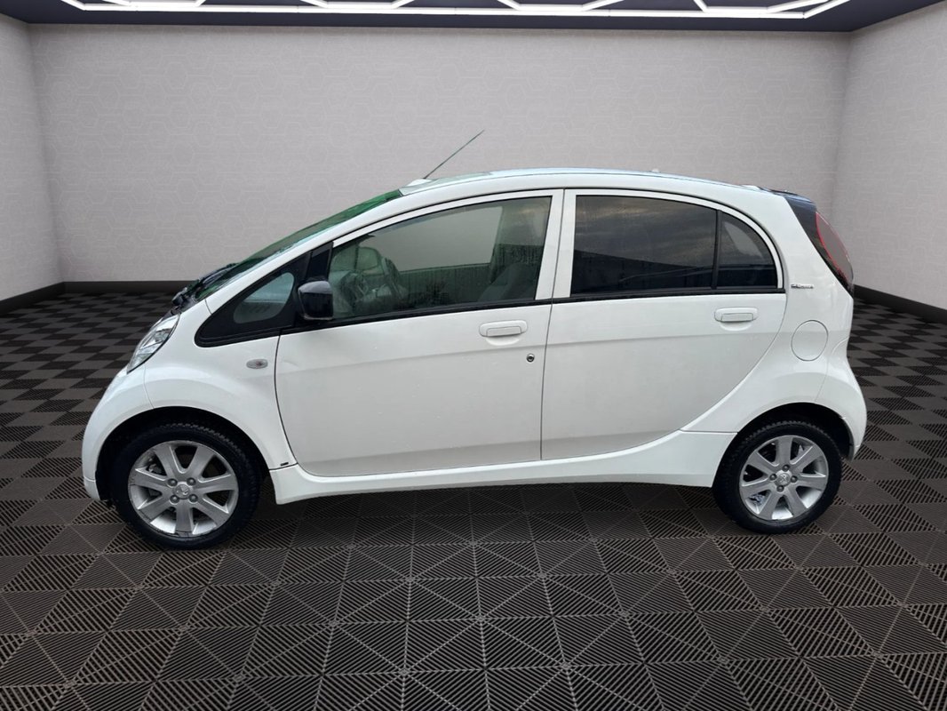 Peugeot iOn foto 16